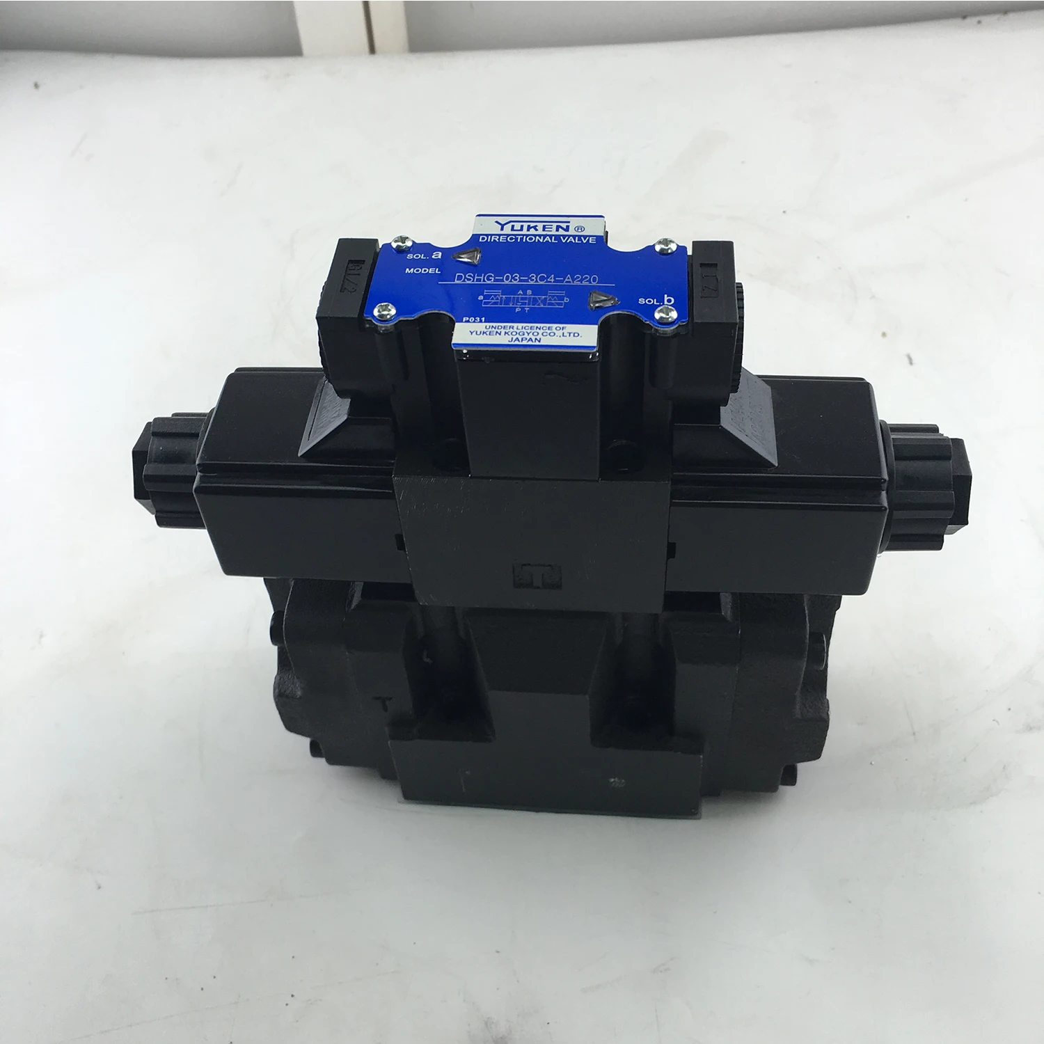 YUKEN DSG/DSHG hydraulic reversing solenoid valve DSHG-04-2B10-E-D24-N1-50 DSHG-04-3C2-D24-50 electro-hydraulic control valve