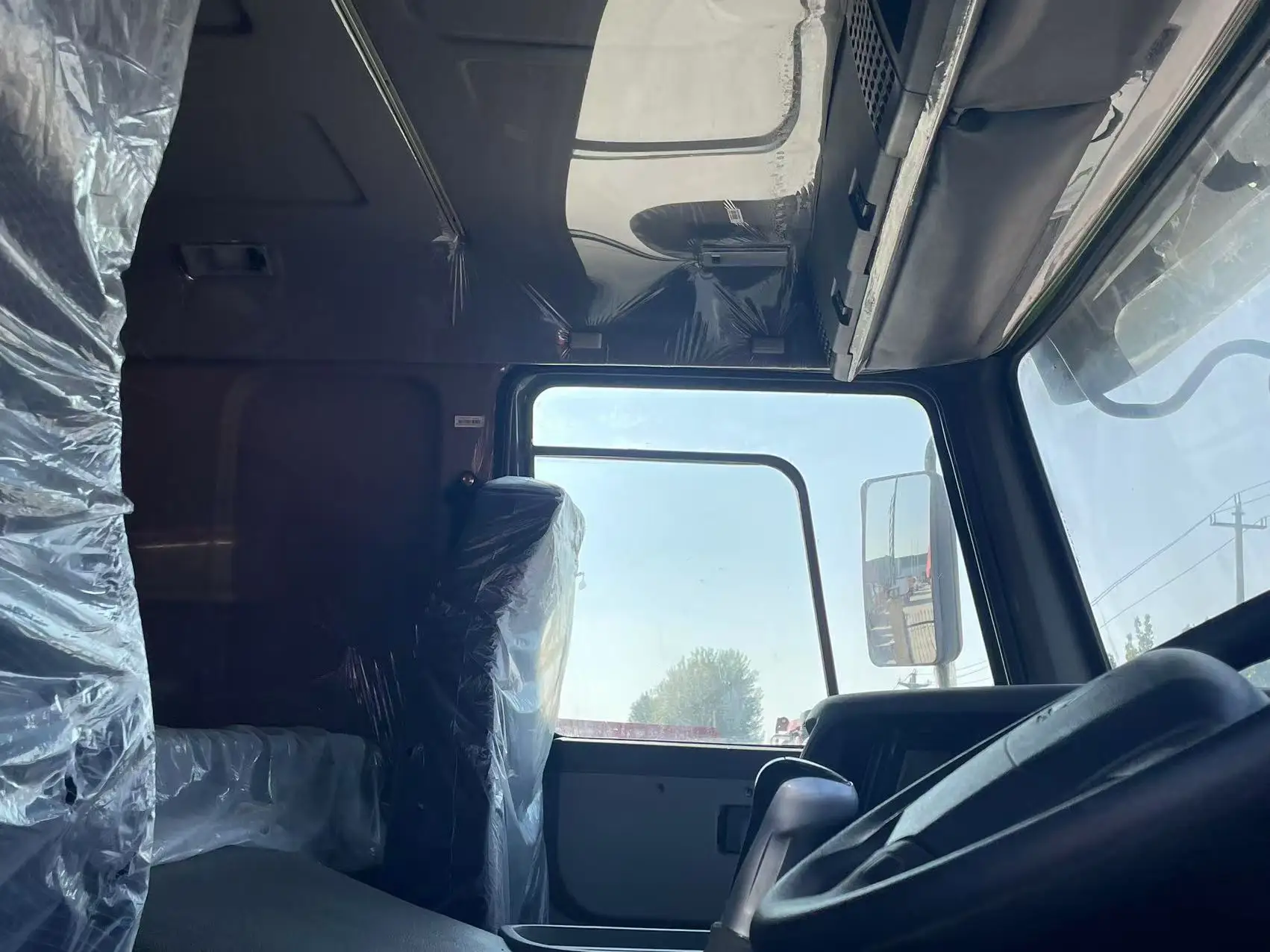 HOWO 6x4 Automatic Tarpaulin Mining Dump Truck Right Hand Drive 400hp 30t Gross Vehicle Weight HW19710 Transmission Rear Camera