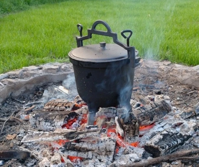 Pre-seasoned Cast Iron Three Legs Cauldron with Lid and Handles for Camping Cookware non stick deep cast iron potjie pot