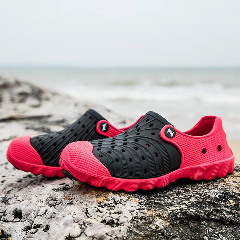 Hollow Lightweight Breathable Outdoor Sandals Anti Slip Beach Sneaker Slippers Men Clog Slippers
