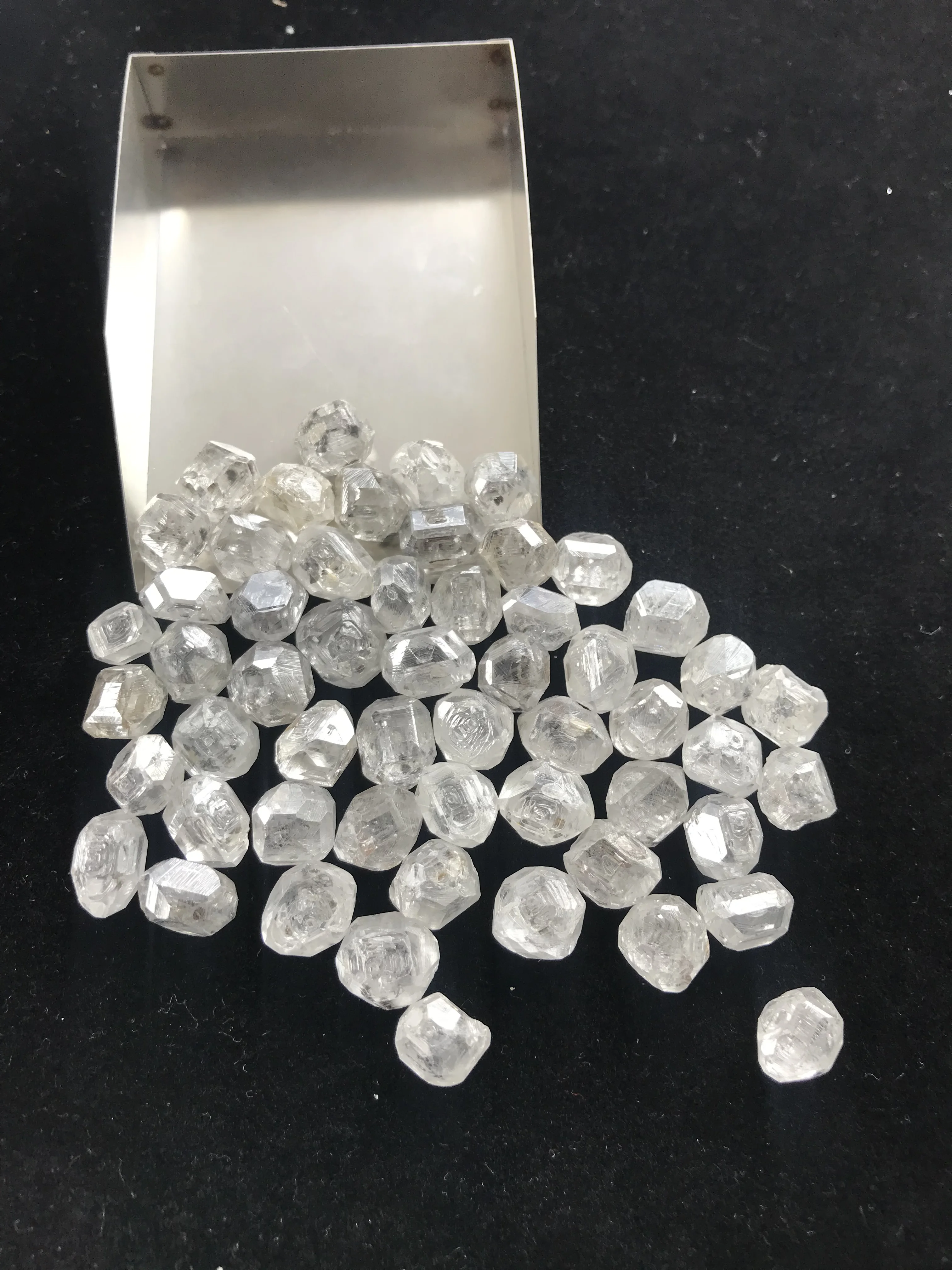 lab grown diamond uncut small hpht rough diamond