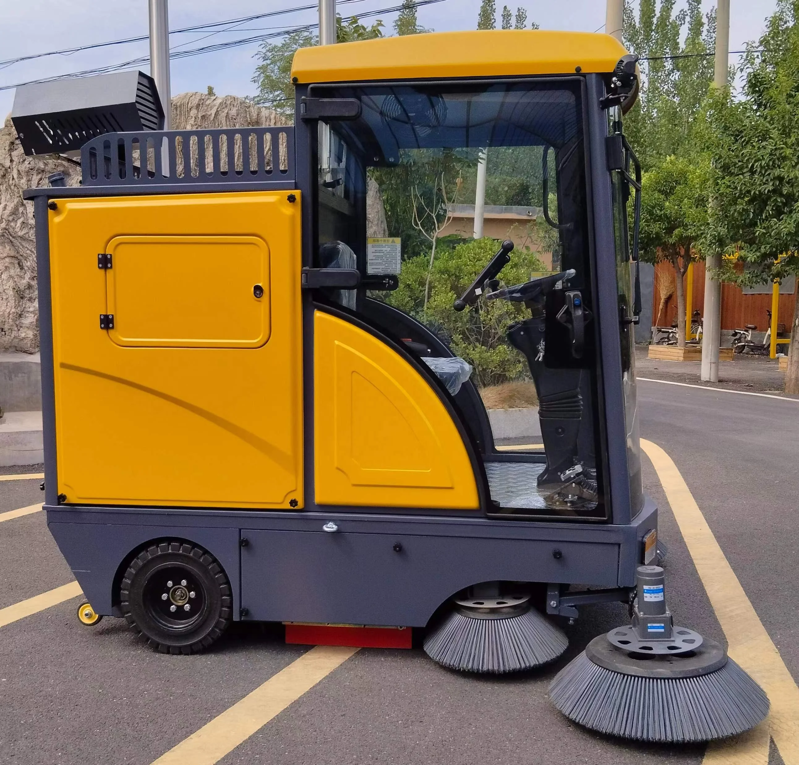 Оптовая продажа недорогая электрическая машина для уборки улиц уборочная с коробкой передач вакуумной парковки