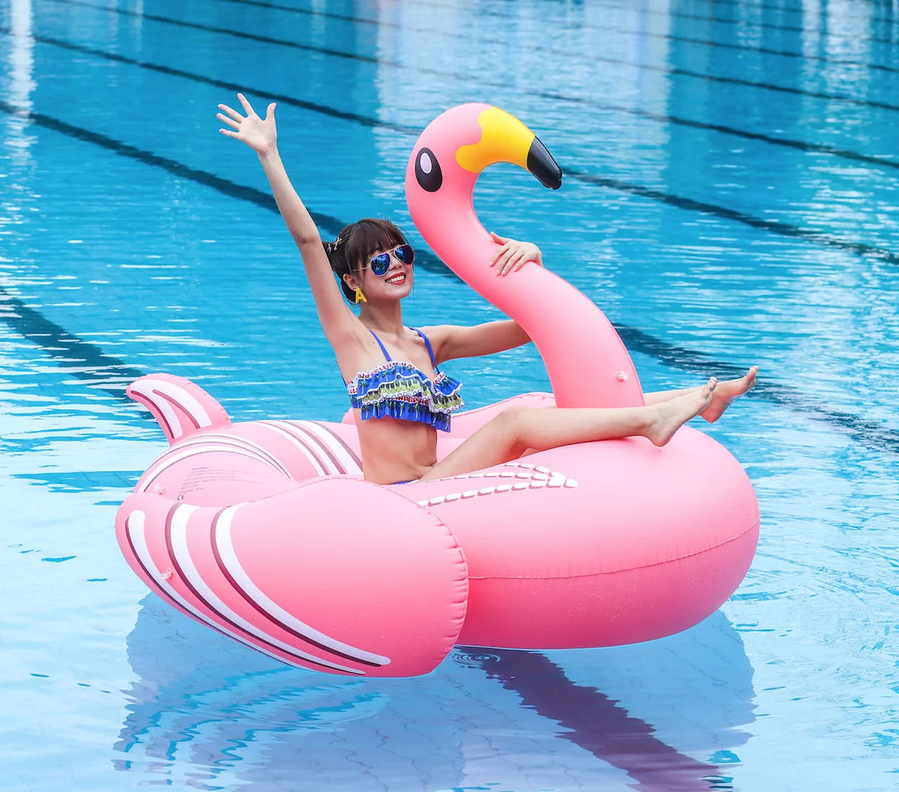 Large Outdoor Swimming Pool Inflatable Float Toy Inflatable Flamingo with Thin Neck Pool Float Raft