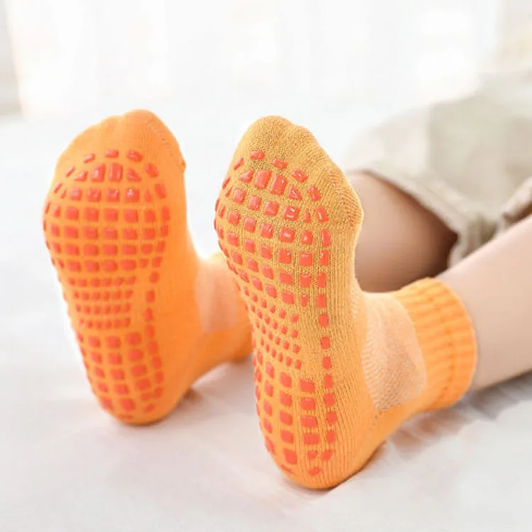 Wholesale Kids Adults Anti-slip Ankle Socks Grip Cotton Trampoline Socks With Logo