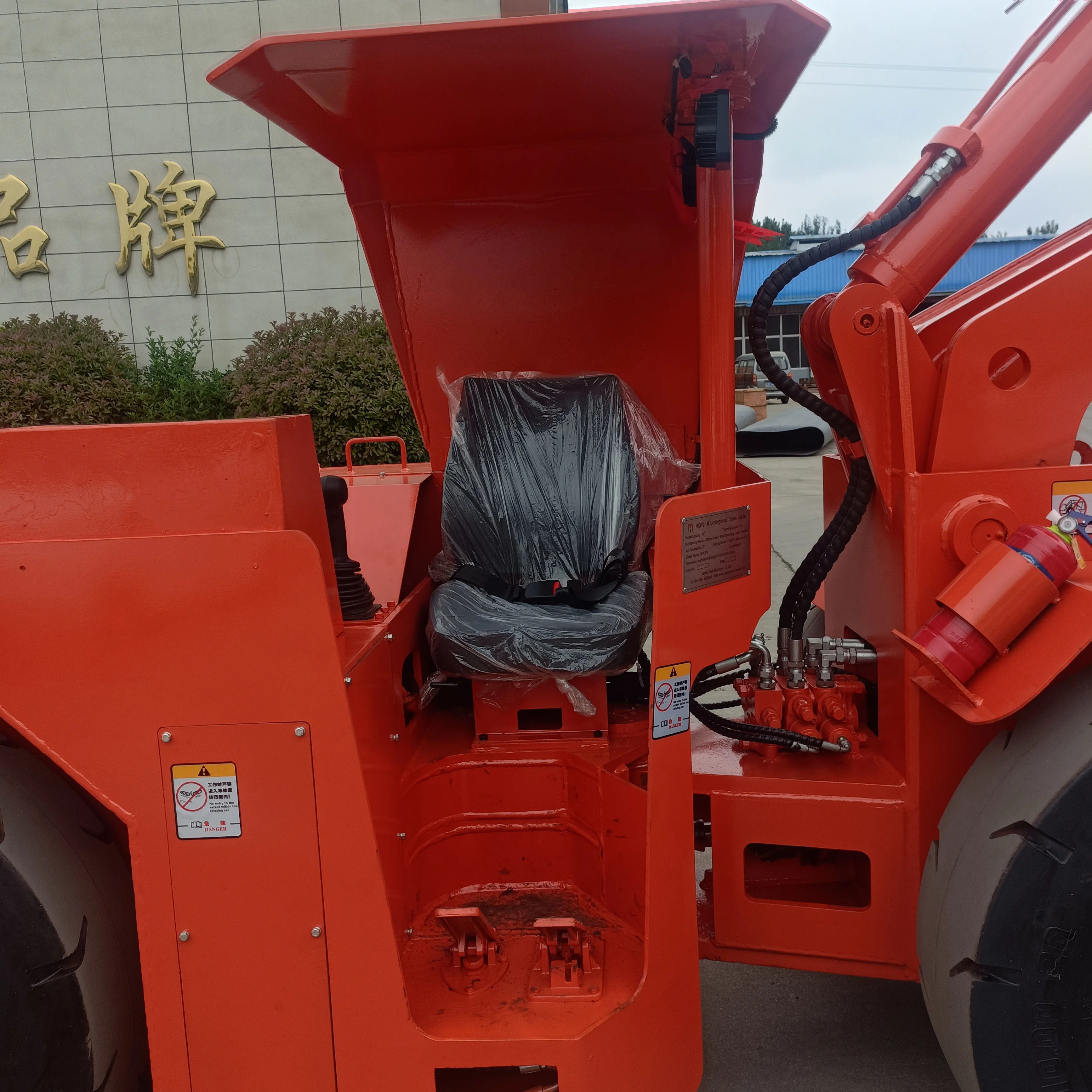 Yantai Made 1 M3 Underground Mining LHD 2 Ton Underground Diesel Engine Loader