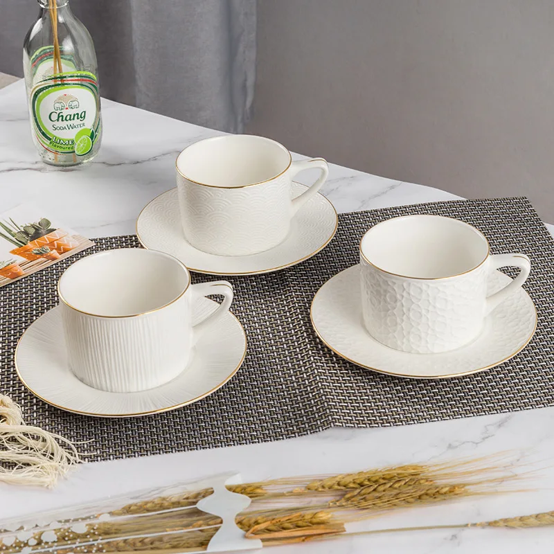 European-Style Gold Trim Ceramic Coffee Cup Set Saucers Large Capacity Latte Cups Red Tea Espresso Moments English Afternoon Tea