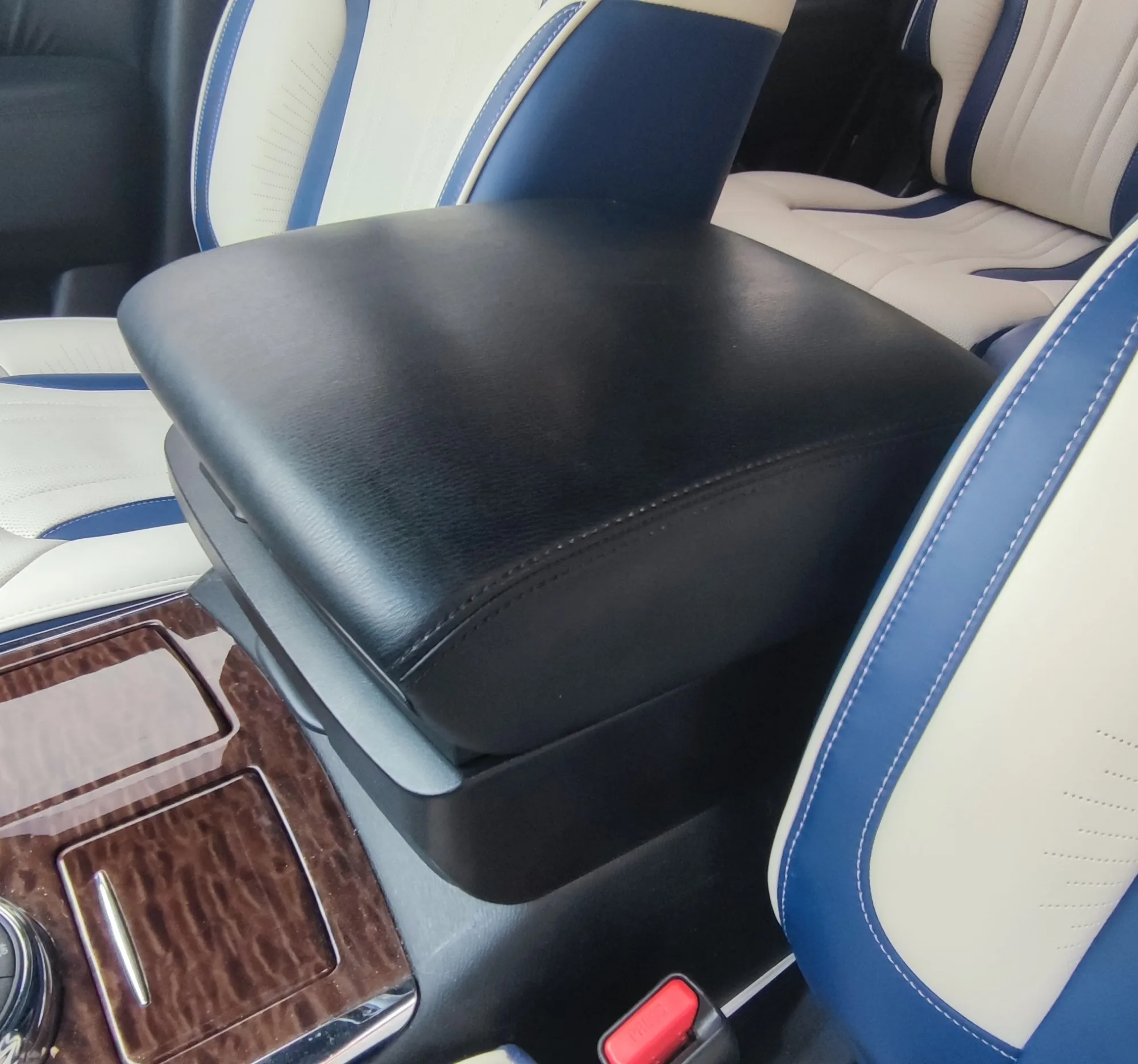 Wholesale Private Label Car Central Armrest Console Tray Storage Box Handrail For Patrol Y62  second generation