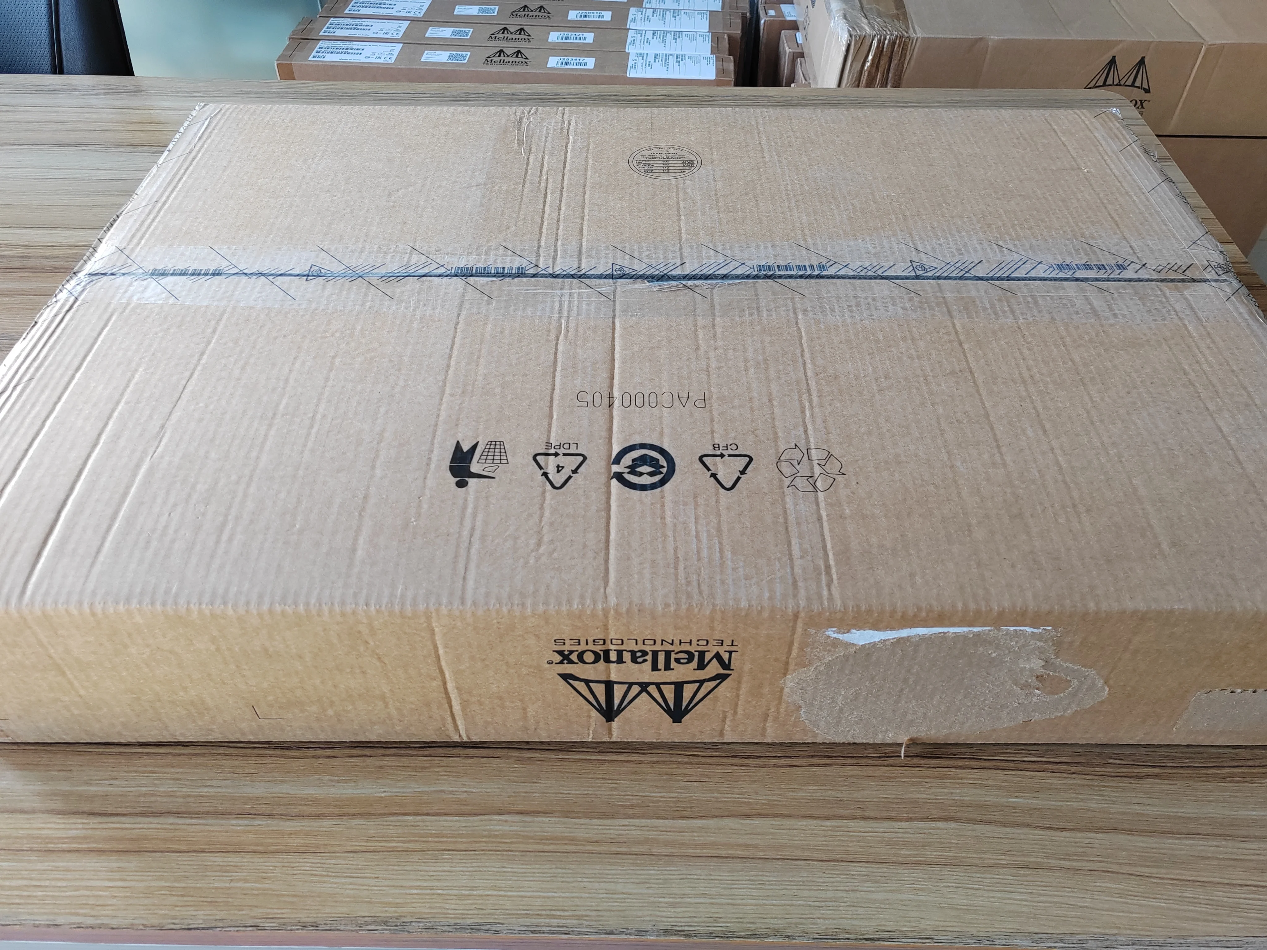 Квантовый MQM9790-NS2F MQM9790-NS2R MQM9790 QM9790 64 порта 400 GB/s 32 OSFP 2 NDR InfiniBand сетевой