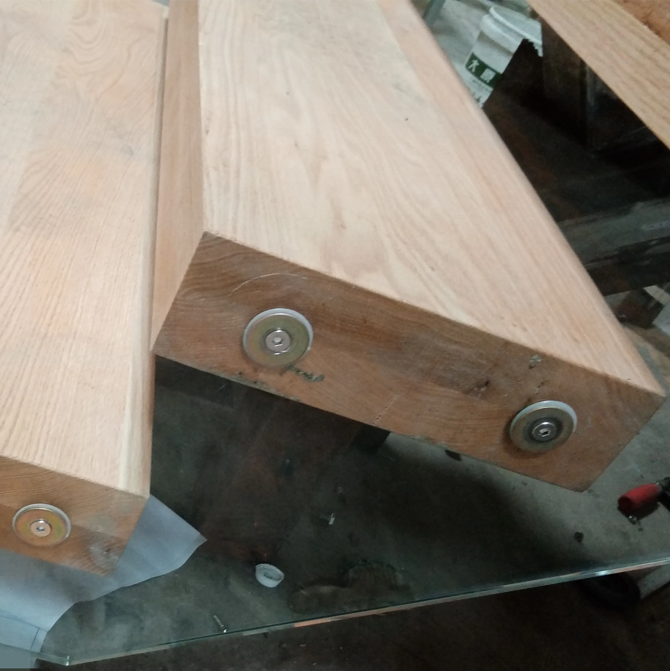 Staircase for Wooden Treads And 12mm tempered  Glass Railing of  Stringer  Stair