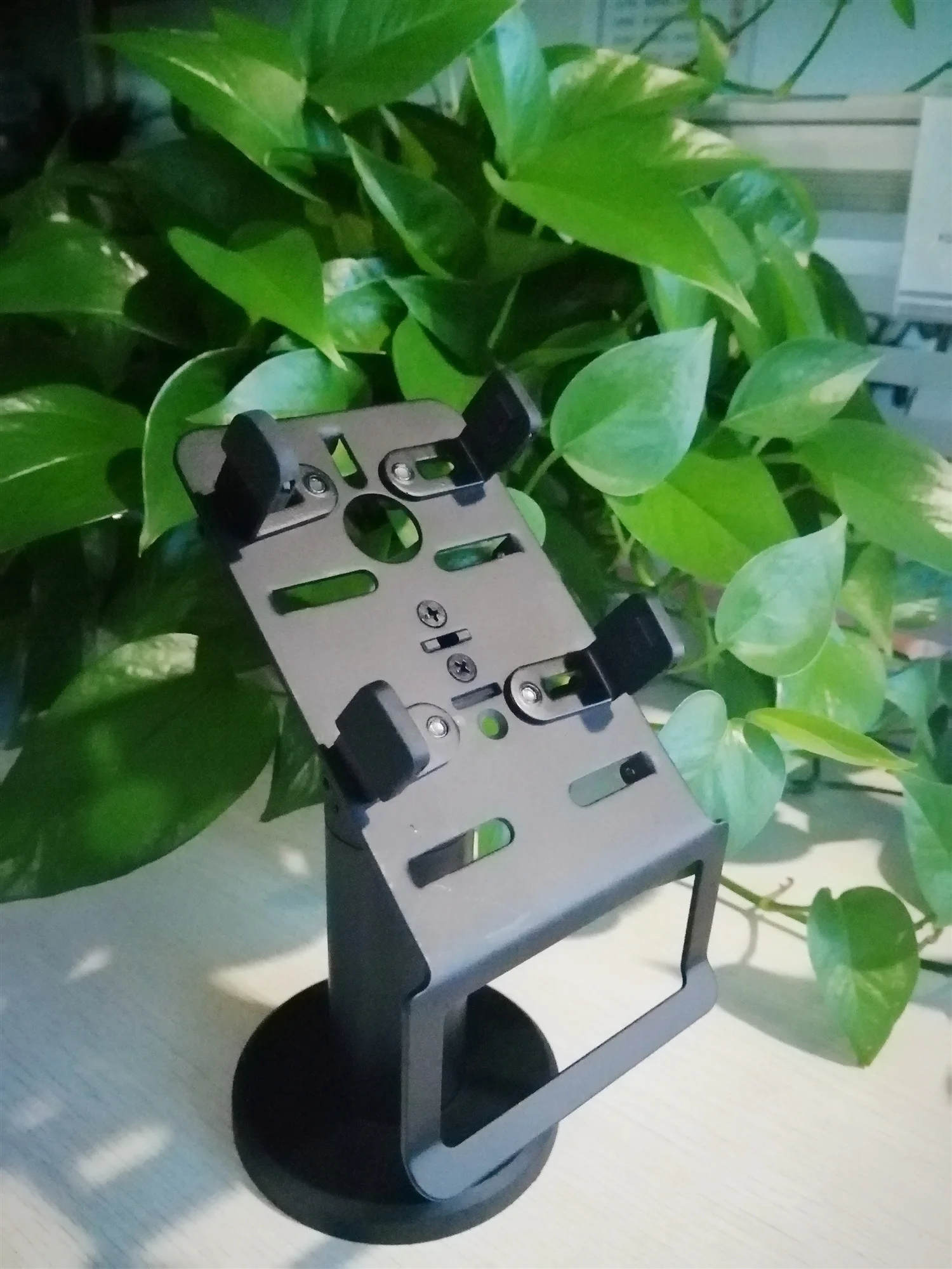  Поо китайская фабрика поворотный держатель pos с зарядным портом для кабеля Держатель машины магазина