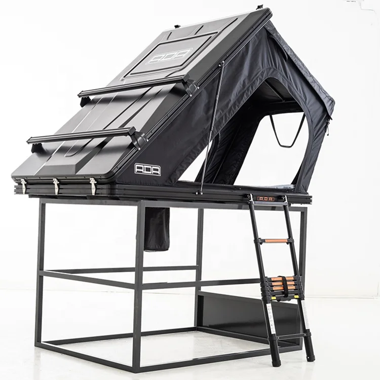 Палатка на крыше автомобиля для кемпинга