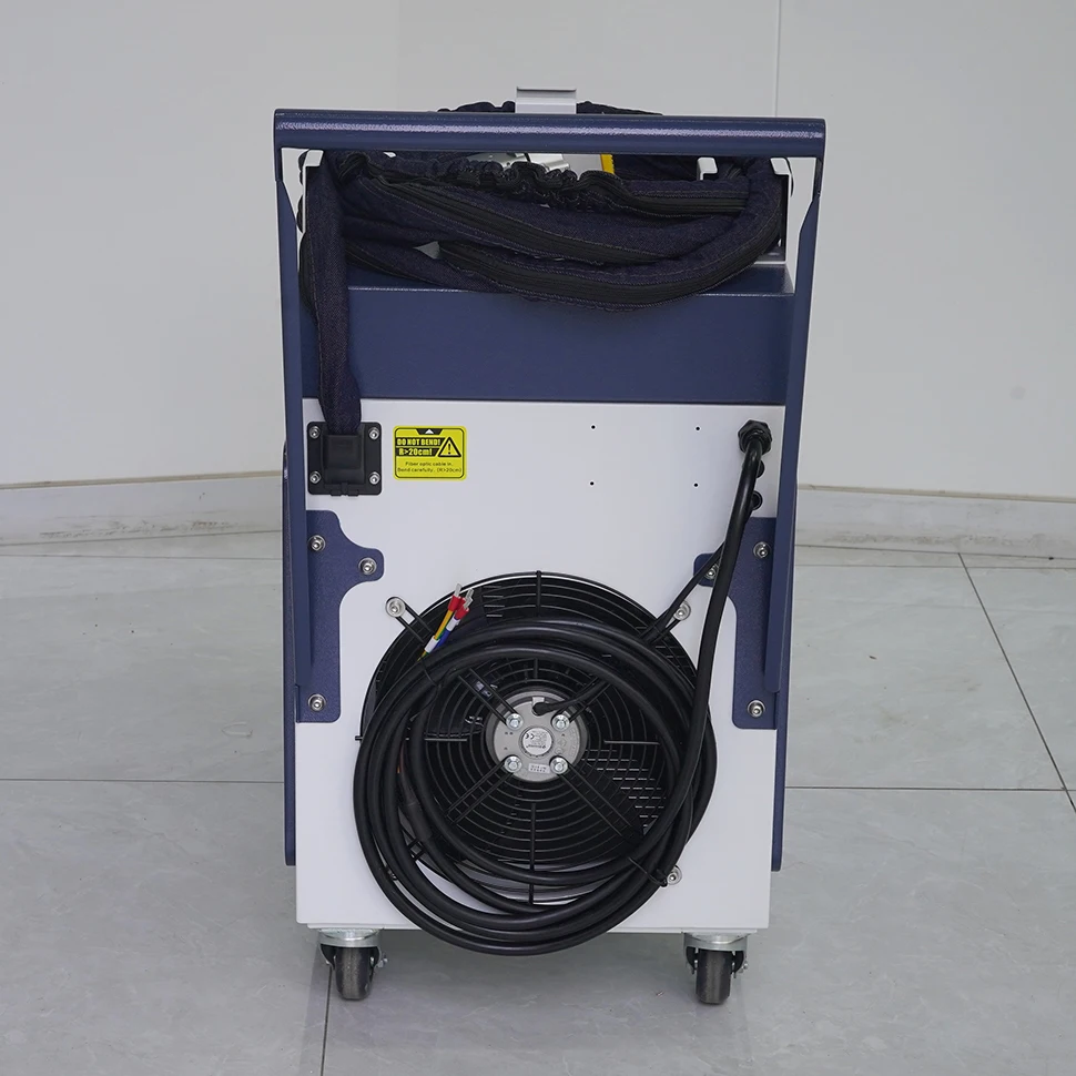 Factory Price Laser Cleaner 2000w Laser Rust Removal Water Cool for Oil Stain Rust Coating Materials Paints Removal