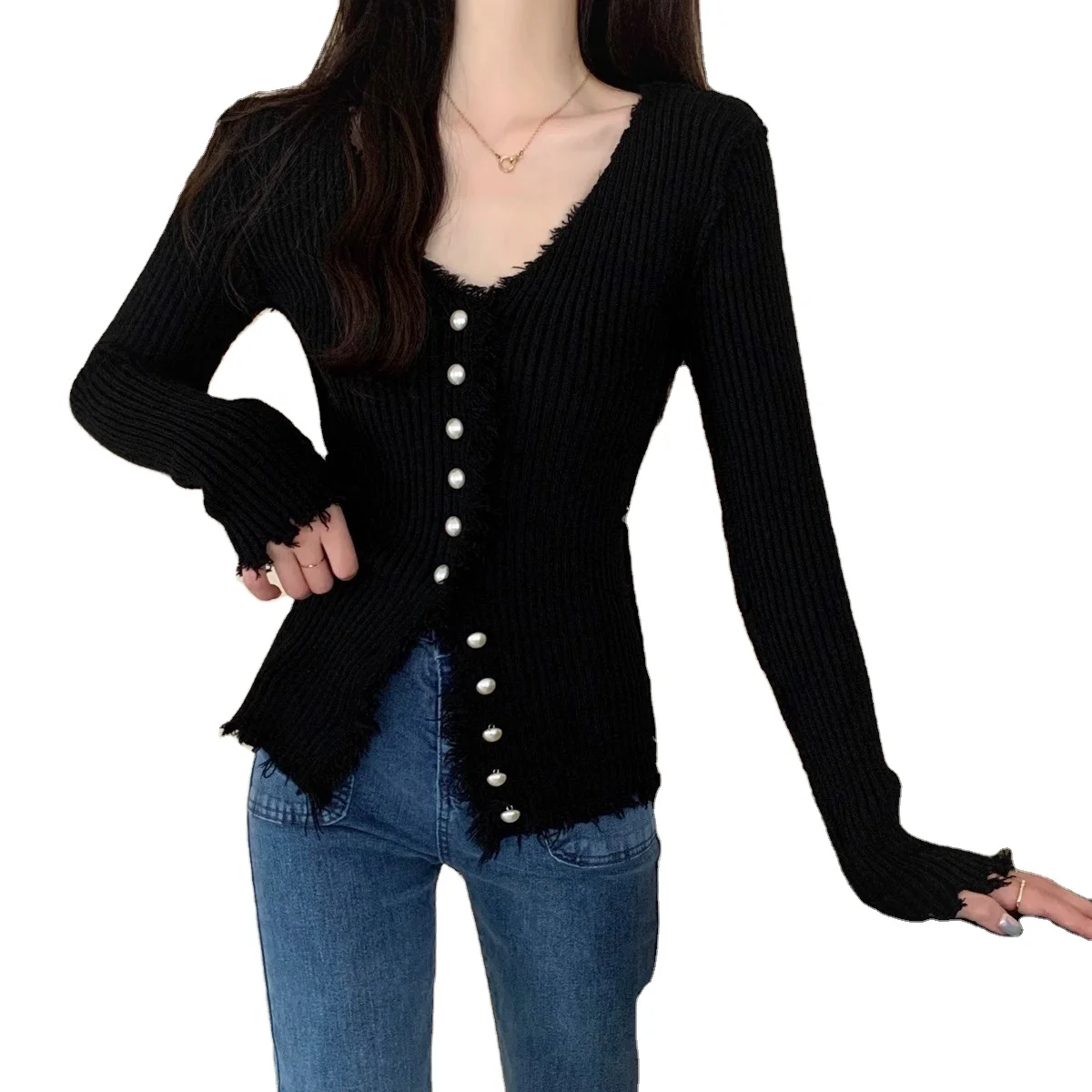 Early Spring and Early Autumn New Unique and Unique Spicy Girl Black V-neck Knitted Shirt with Short Top for Women