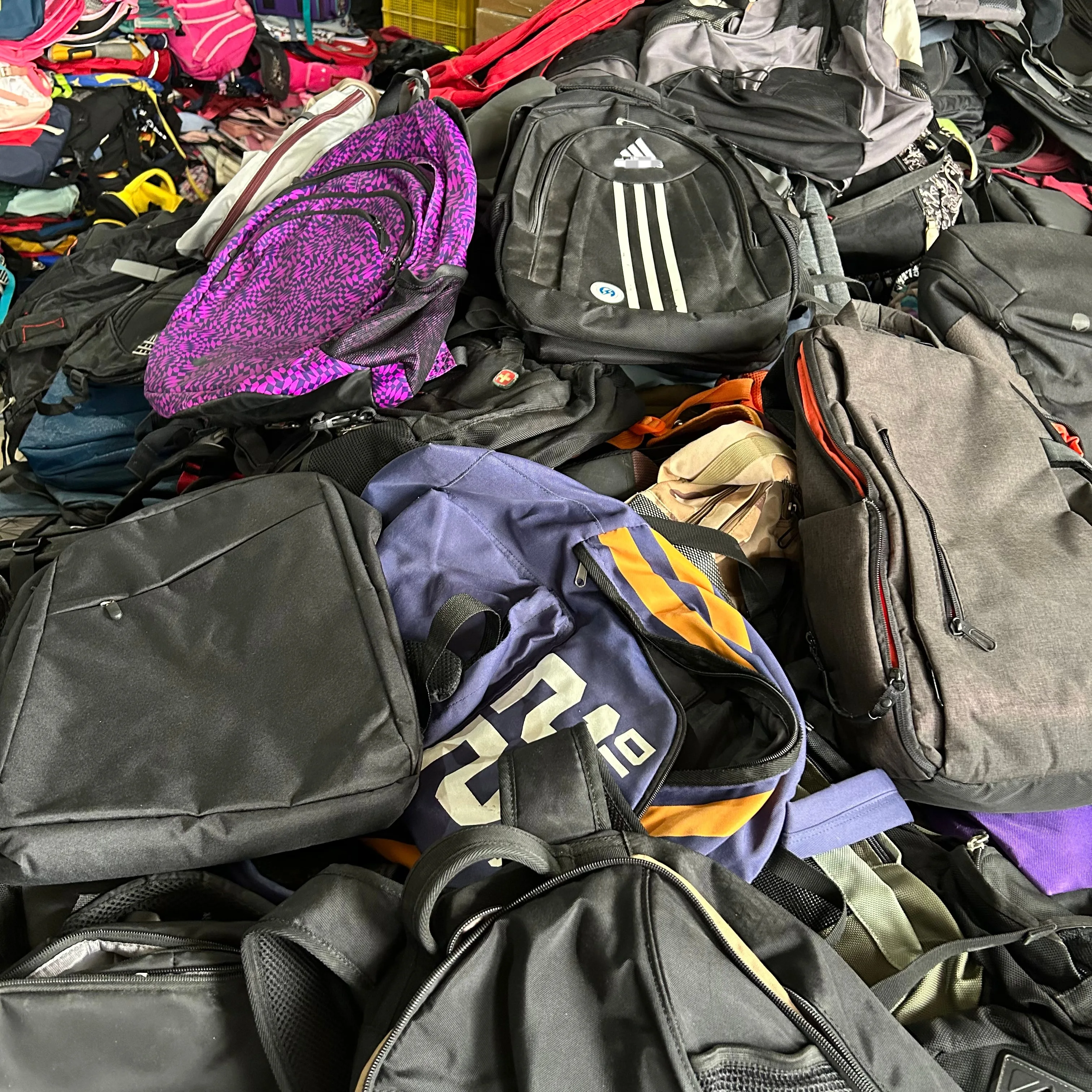 A8 A9 Direct supplier wholesale used bags bales second hand children adult backpacks climb school laptop bag good condition