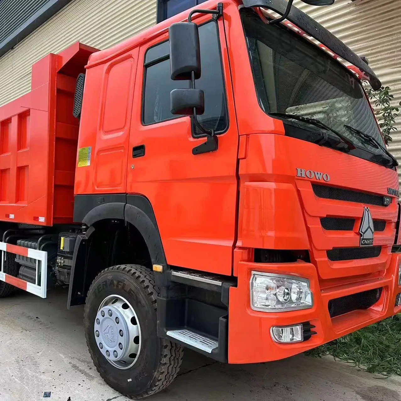 Used howo 12 Wheeler 8x4 Tipper Trucks howo truck Dump Truck For Sale