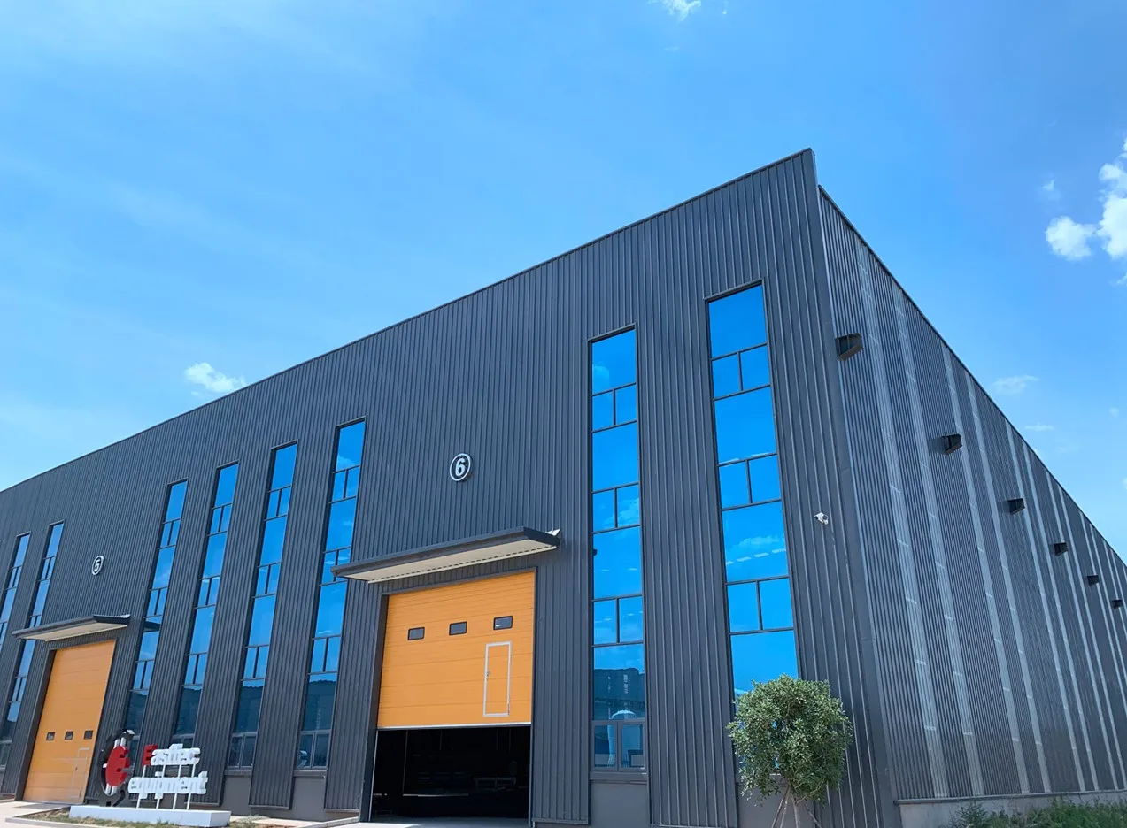 The Chinese glass tempering furnace machine which is very popular in the US market introduces Italian technology