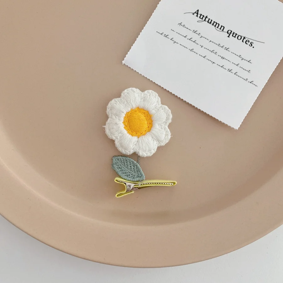 2023 Daily Three-Dimensiona Elasticity Hair Accessories Matte Plastic Colorful Fashion Flower Shape Hair Claw Clips For Girls