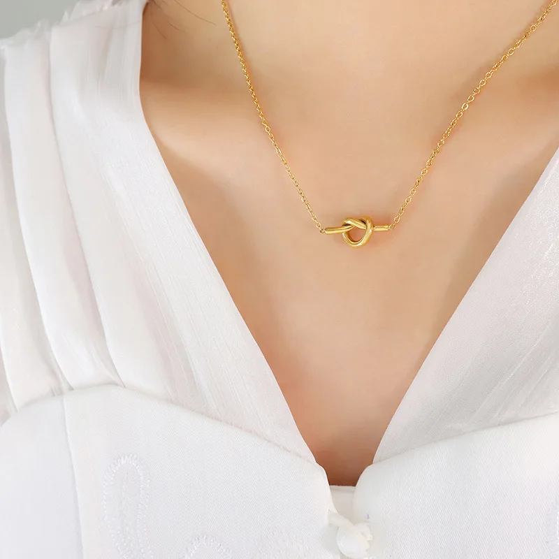 Stainless Steel Knot Heart Pendant Necklace Heart Shape Collarbone Chain Heart Pendant Fashion Jewelry Necklaces for Women