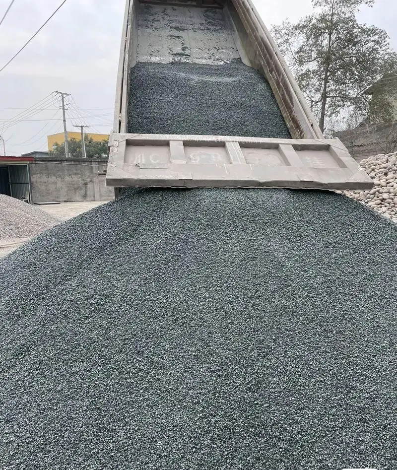 Manufacturer wholesales low-priced gray crushed stone, melon seed flakes, crushed stone, high-grade ordinary crushed stone