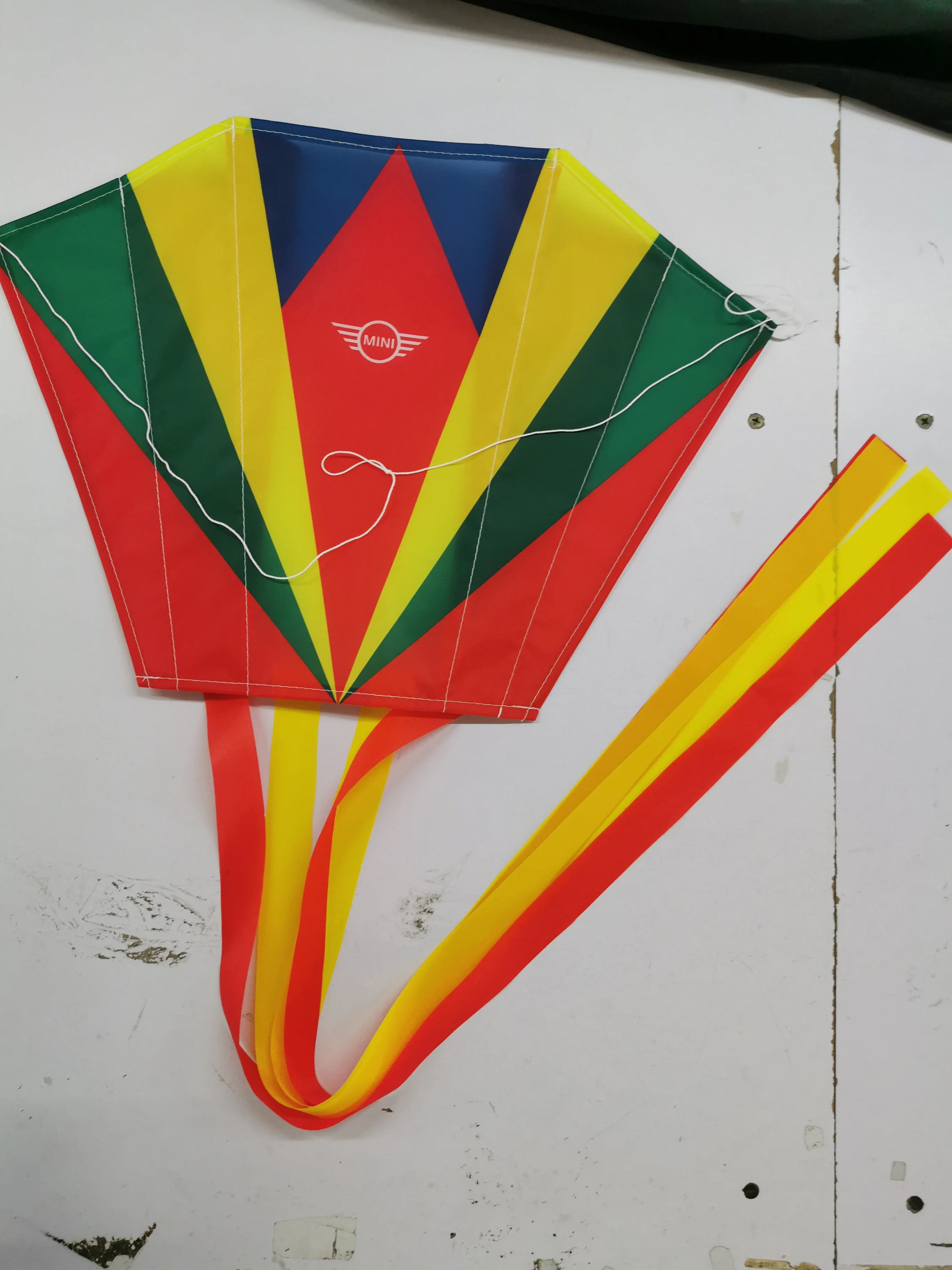 Customized  Foldable easy carry polyester cartoon mini pocket  Kite for kids