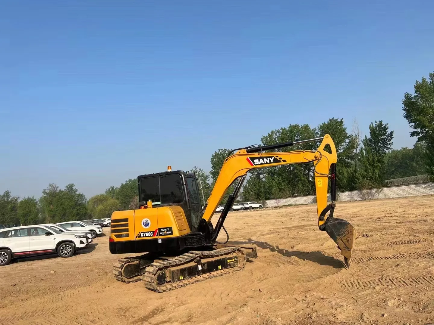 High Quality SANY 60C Crawler Excavator Japan Original Used Low Price in Shanghai Featuring Core Components Engine and Pump