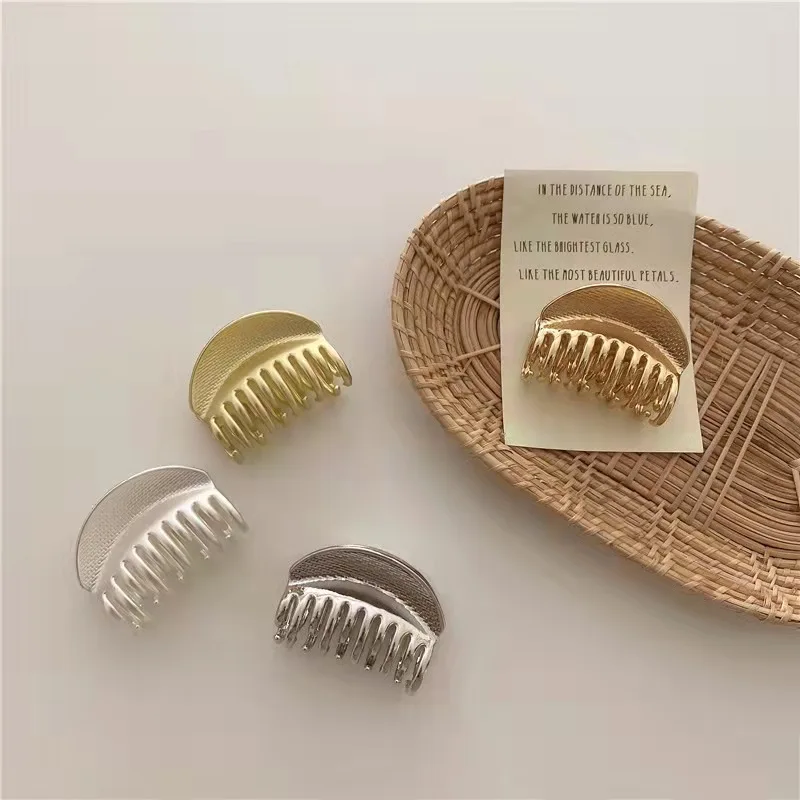 European and American popular hair claws small alloy metal glossy gripper clips new temperament ponytail matte hair clamp female