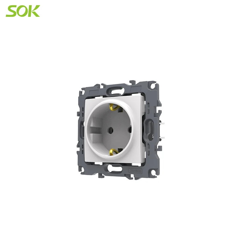 Europe electrical outlet with CE certification made in China SCREWLESS TERMINAL