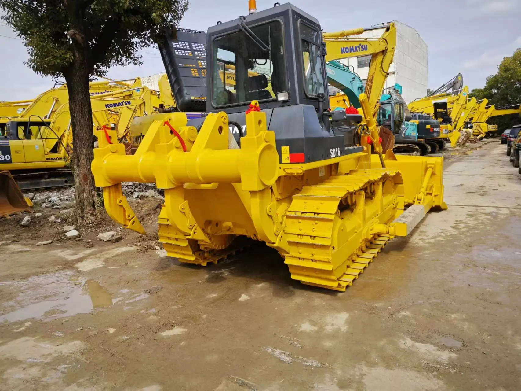 Top Seller Shantui Dozers SD42 SD32 SD 22 SD16 General Mining Desert Bulldozer With Excellent Performance Cheap Price Dozer SD16