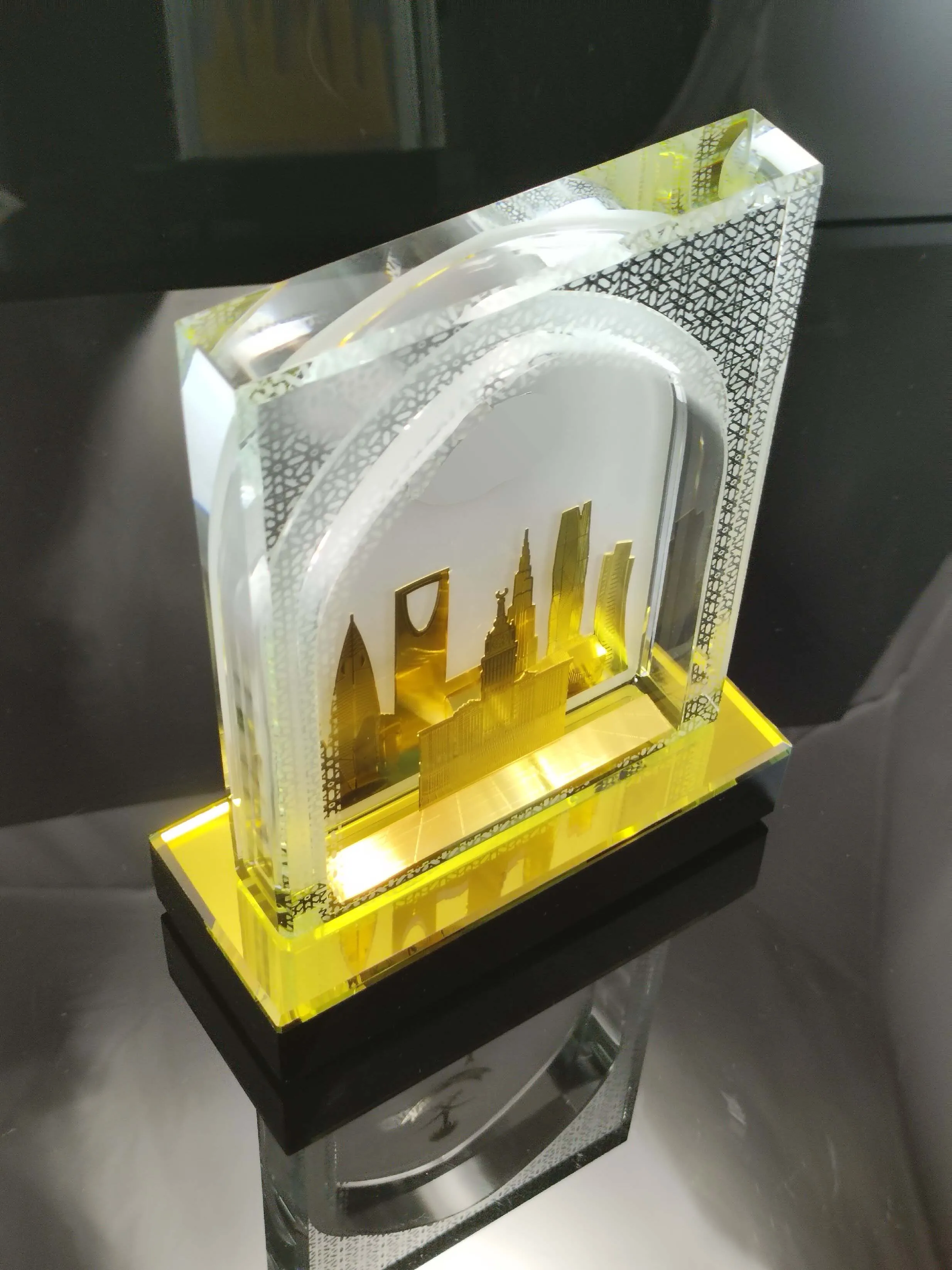 New Trend Crystal Trophy Award with Scenery of Saudi Arabia Crystal Plaque square Mirror with Light Base