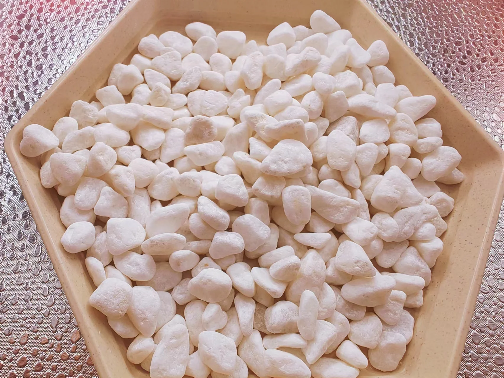 Factory Supply Garden Natural Tumbled Round Snow white  pebble rocks and green river pebble stones and black beach pebbles