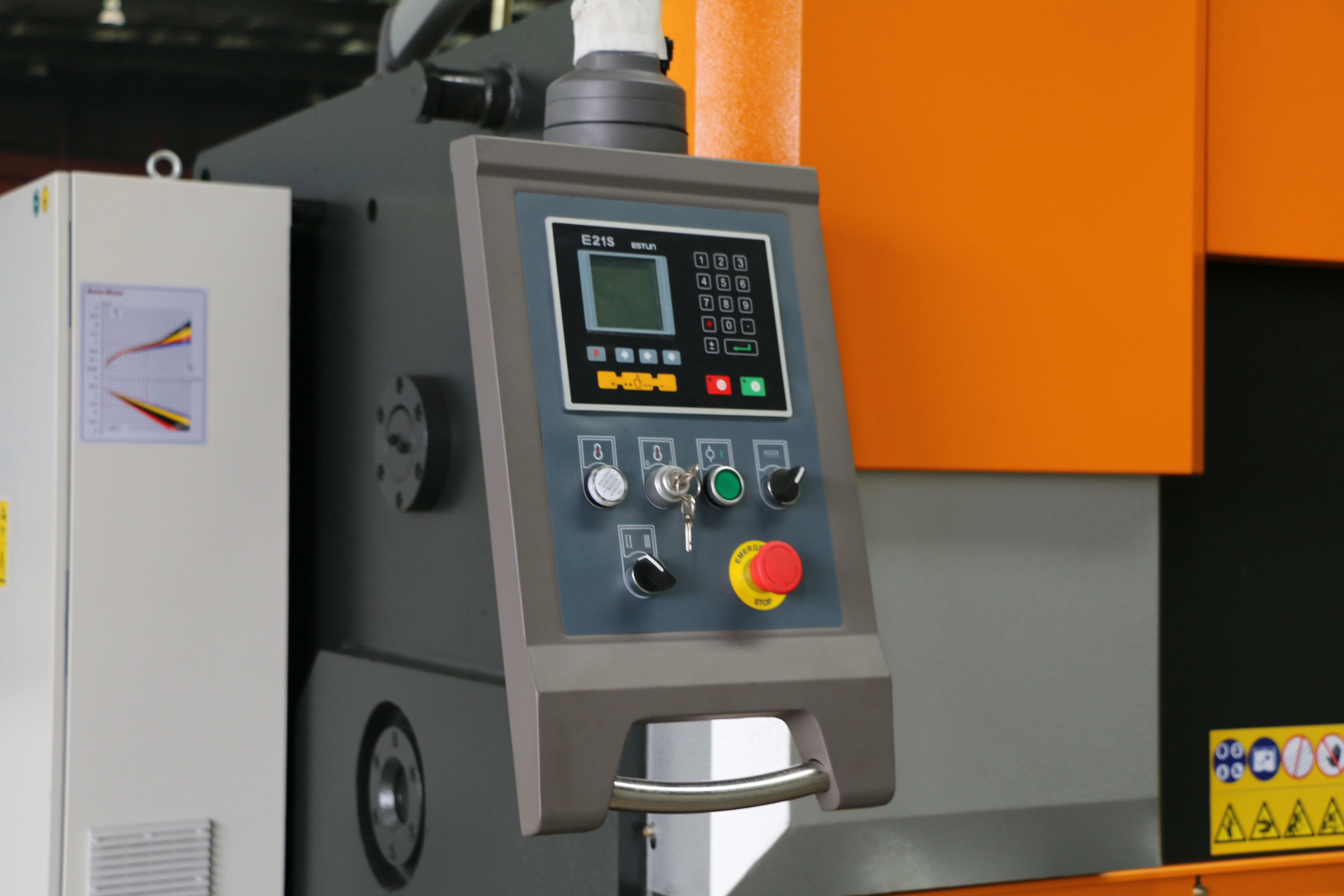 Easy to operate QC11K-13x2500 steel metal guillotine shearing machine with cutting blade