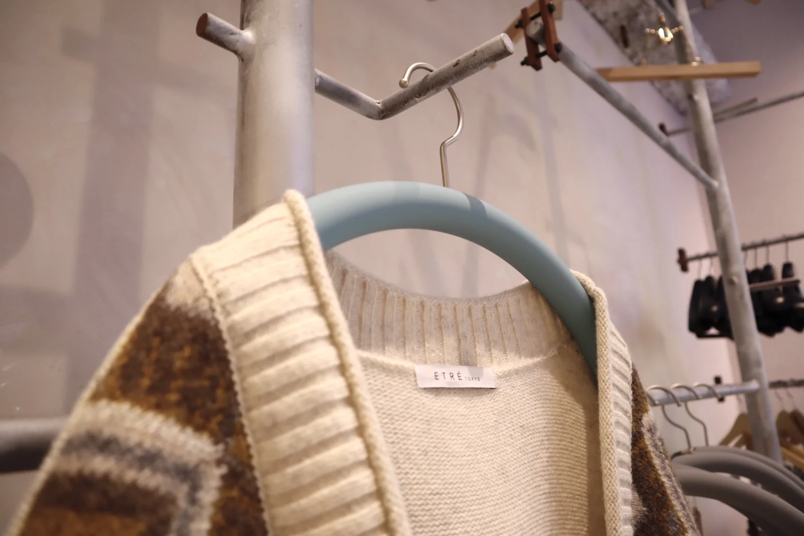 Small Lots 100 Pieces Available Space Saving Non-Slip Swimsuit Resin Poster Sweater Baby Plastic Suit Hanger For Sale