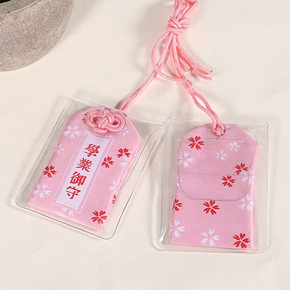 Очаровательное изделие Omamori розового цвета для