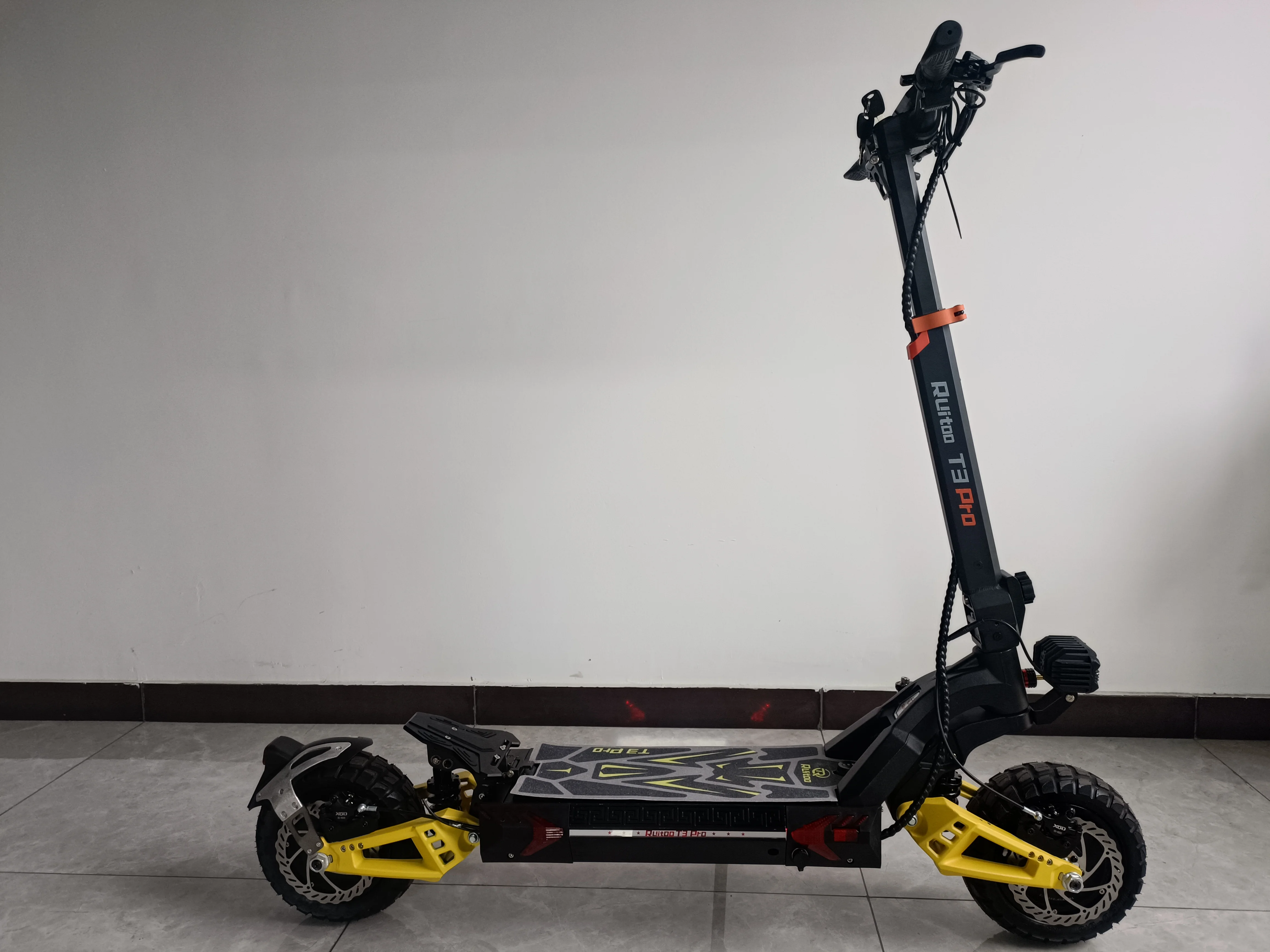2023 hot sale dual motor 2 wheel 3200w 28.6ah battery electric scooter foldable for adult