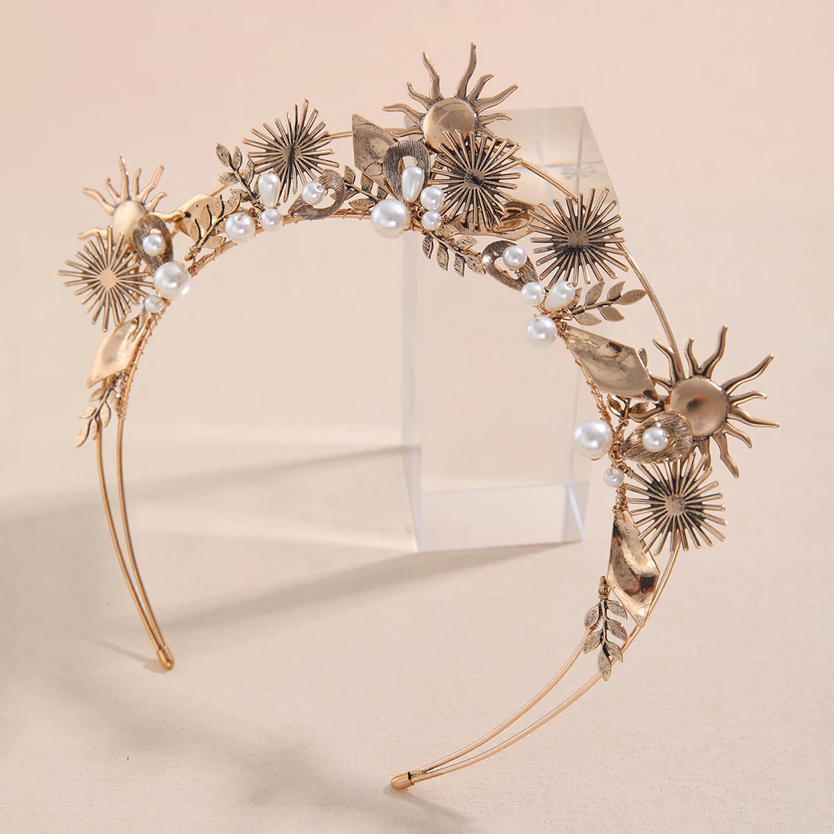 European And American Fashion Retro Sun Shape Headband Performance Brass Party Crown Headband Pearl Decoration Hair Accessories