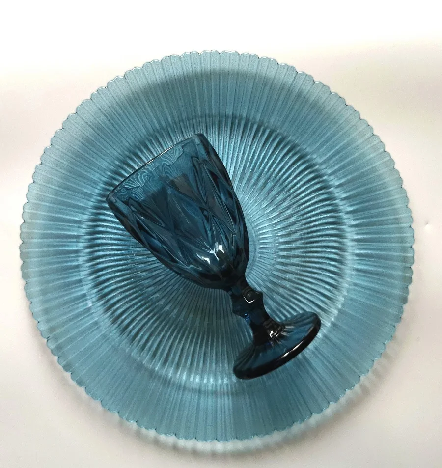 INT Tableware multi colored glass wedding charger plate scalloped ray embossed chargers decoration for wedding