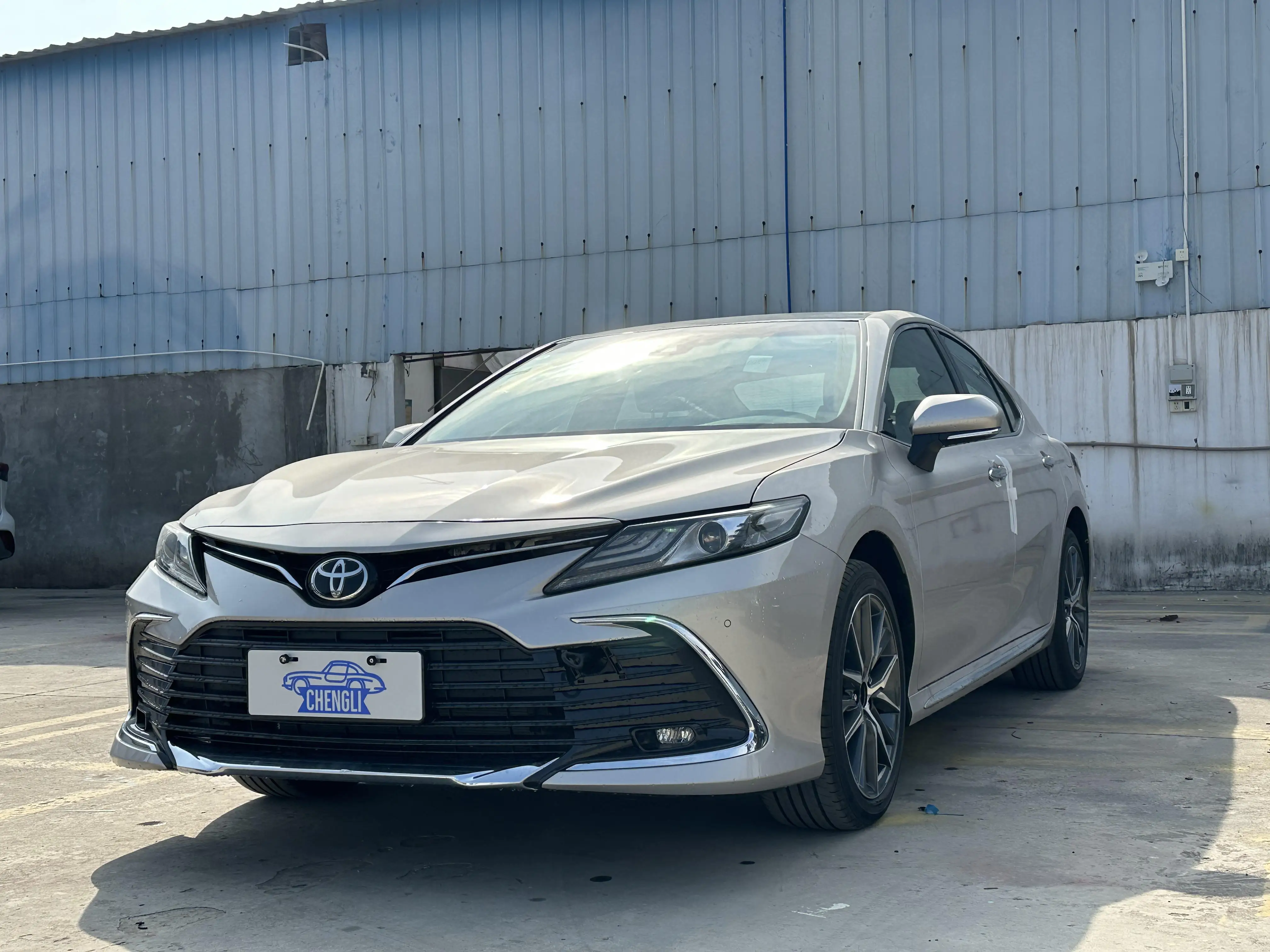 2023 Toyota Camry 2 0G седан автомобиль из Китая новый бензиновый и электрический Темный салон с светлым цветом