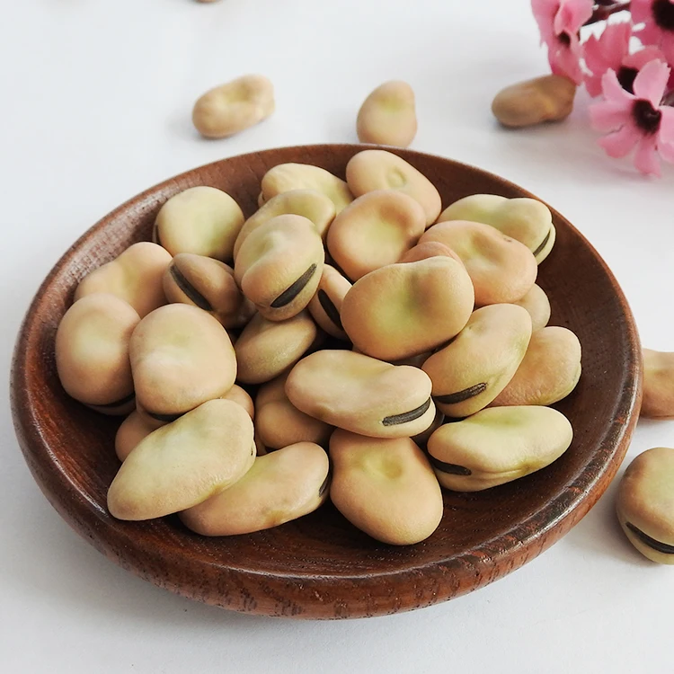 Chinese Broad beans in shell frying cooking