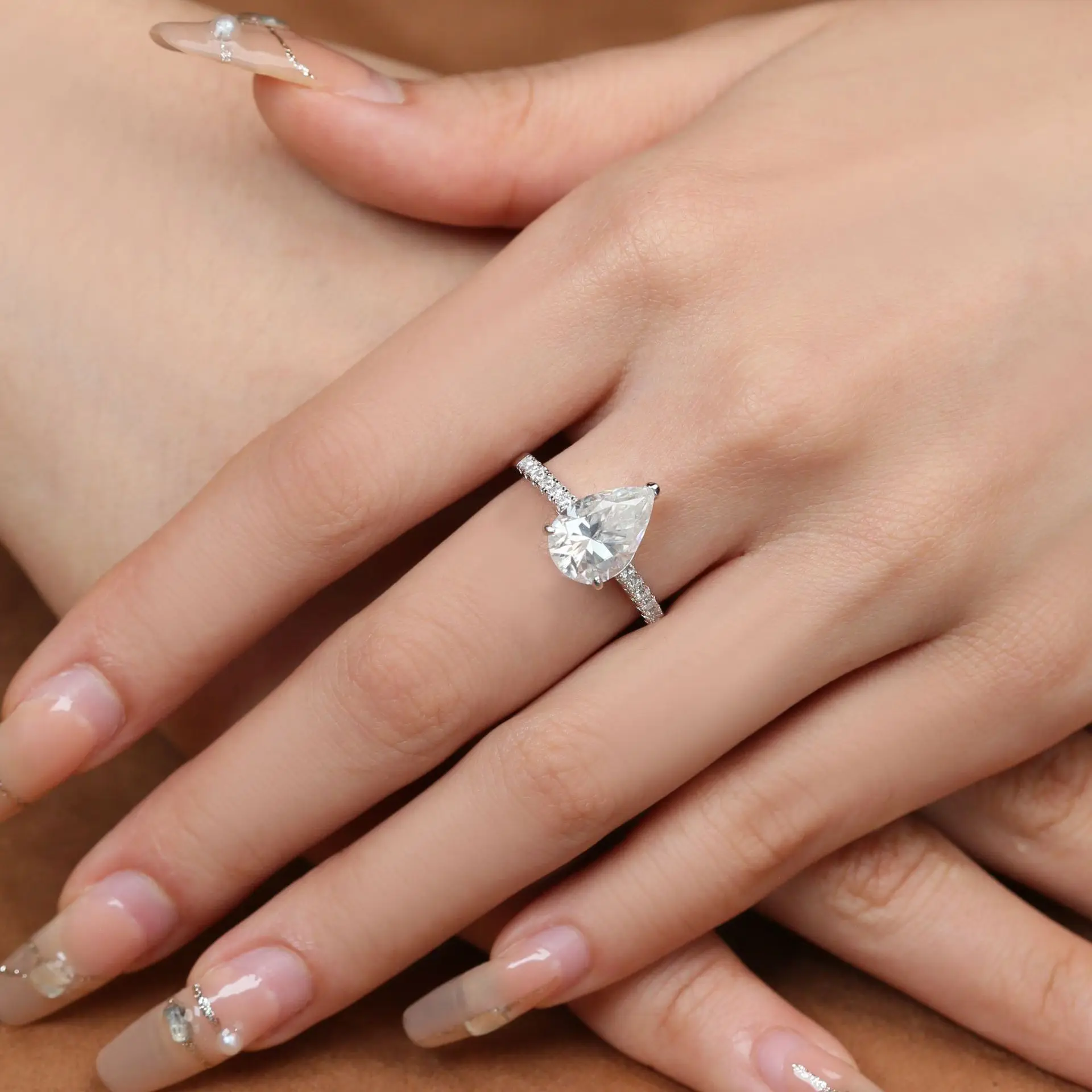 Simple Design Vvs D Color  4 Carat Moissanite Ring Water Drop Shape Pass Diamond Tester Pear Cut Moissanite Ring for Women