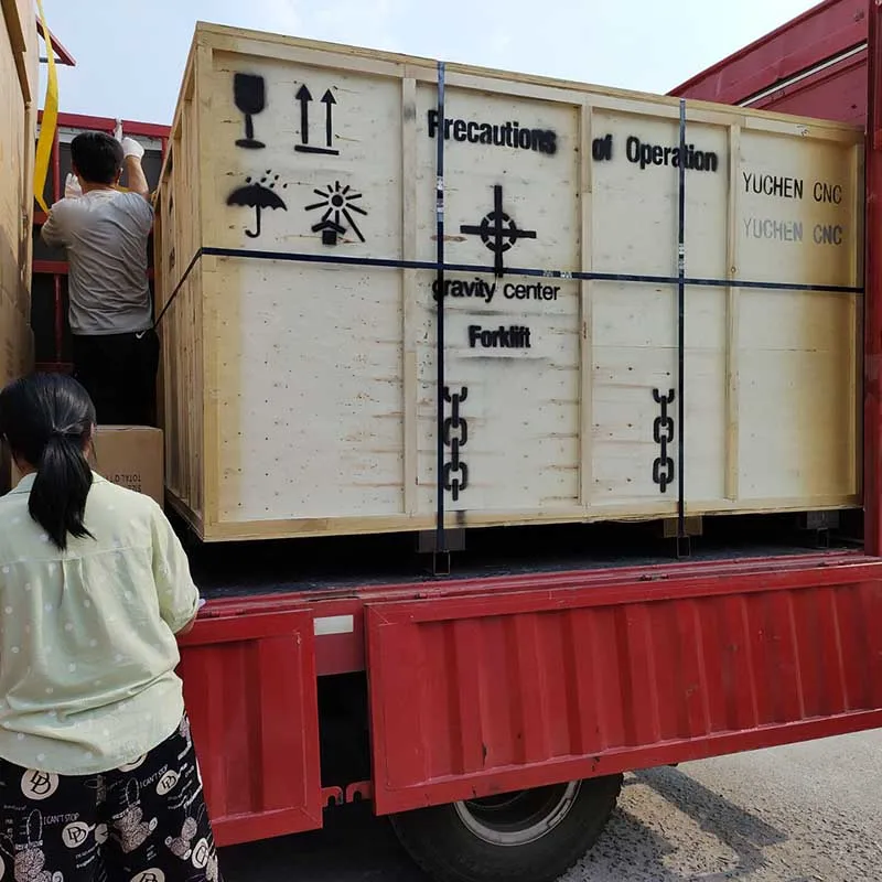 YUCHEN Hot Selling CNC Buy Roller Blinds Fabric Flatbed Cutting Machine fabric sofa cover Cnc Cutting  Oscillating Blade Leather