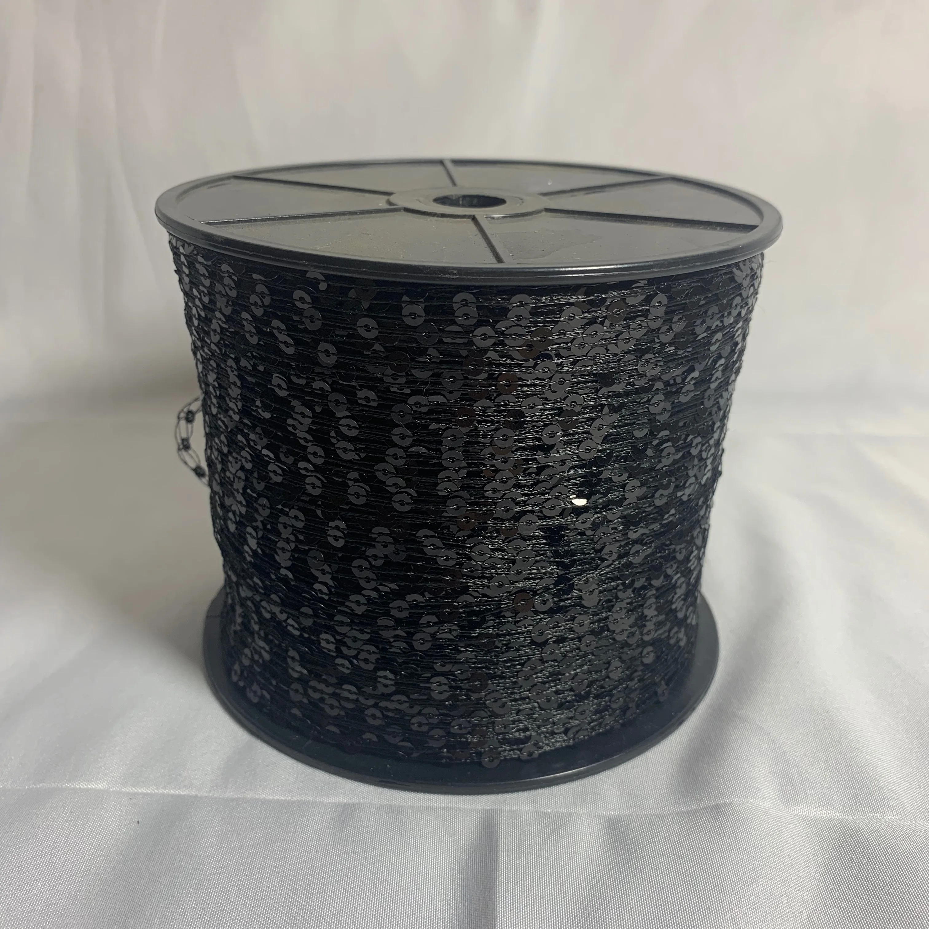 5nm 4mm sequin Special yarn large quantity supply pretty sequin yarn polyester knitting yarn