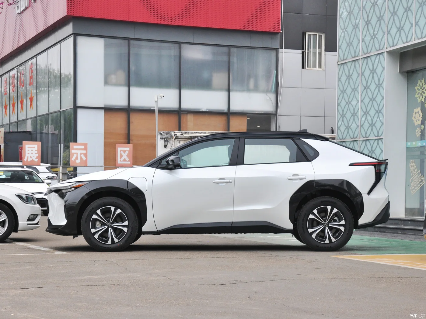 YK MOTORS Used car sale 2023 Toyota BZ4X PRO EV Car 4 Wheel Long Endurance 615KM New electric passenger vehicles