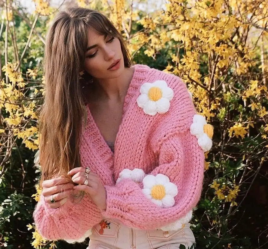 VSCOO hand knit plus size chunky sweater handmade oversize knitted flowers cropped cardigan women sweater