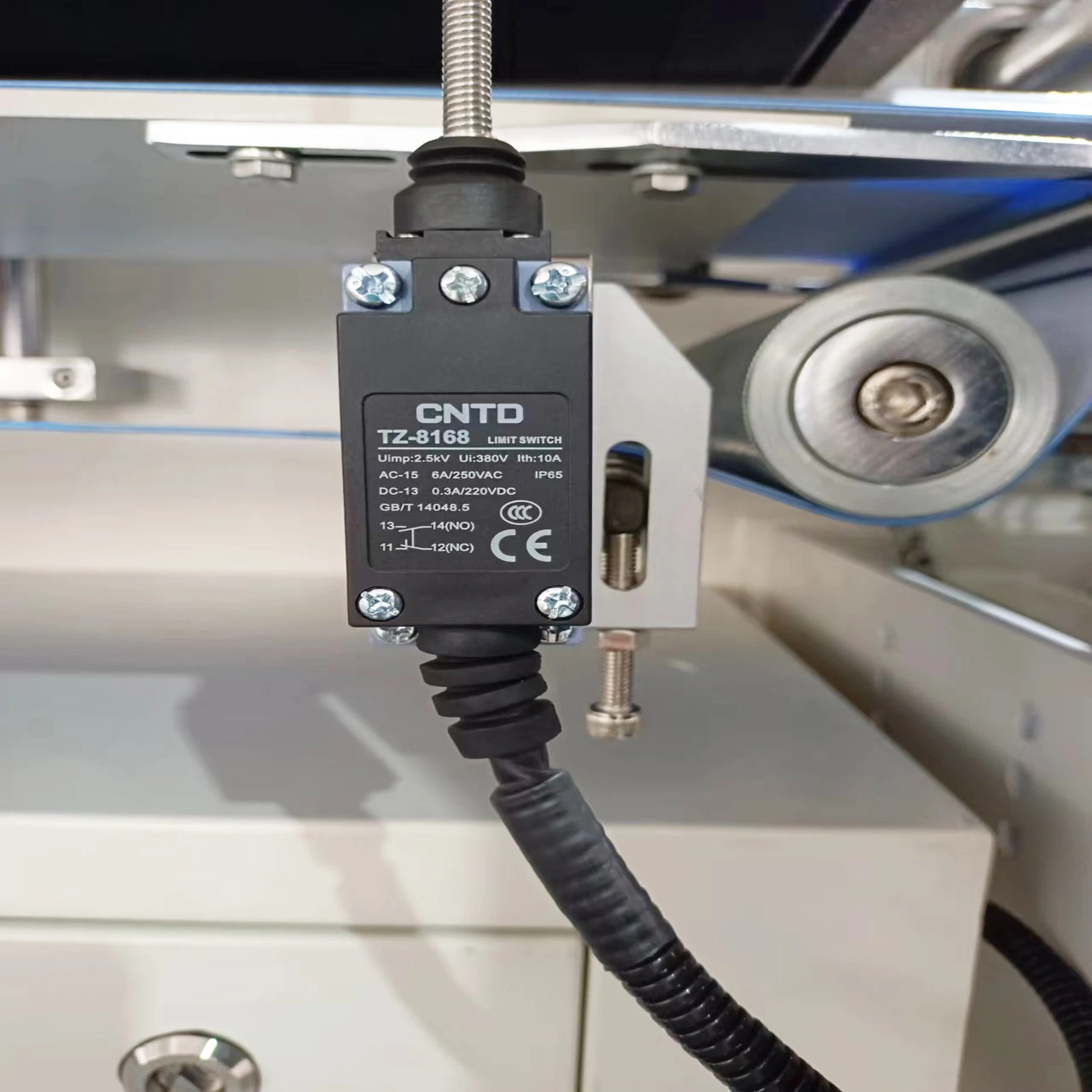 Automatic High Speed Flow Packing Machine Hot Shrink POF Film wallpaper rolls Shrink Wrapping Machine