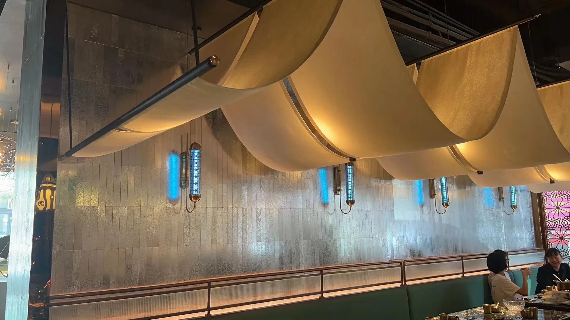 Modern Design Restaurant Hotel Electroplating Brick Stone Mosaic Tile Wall Tile