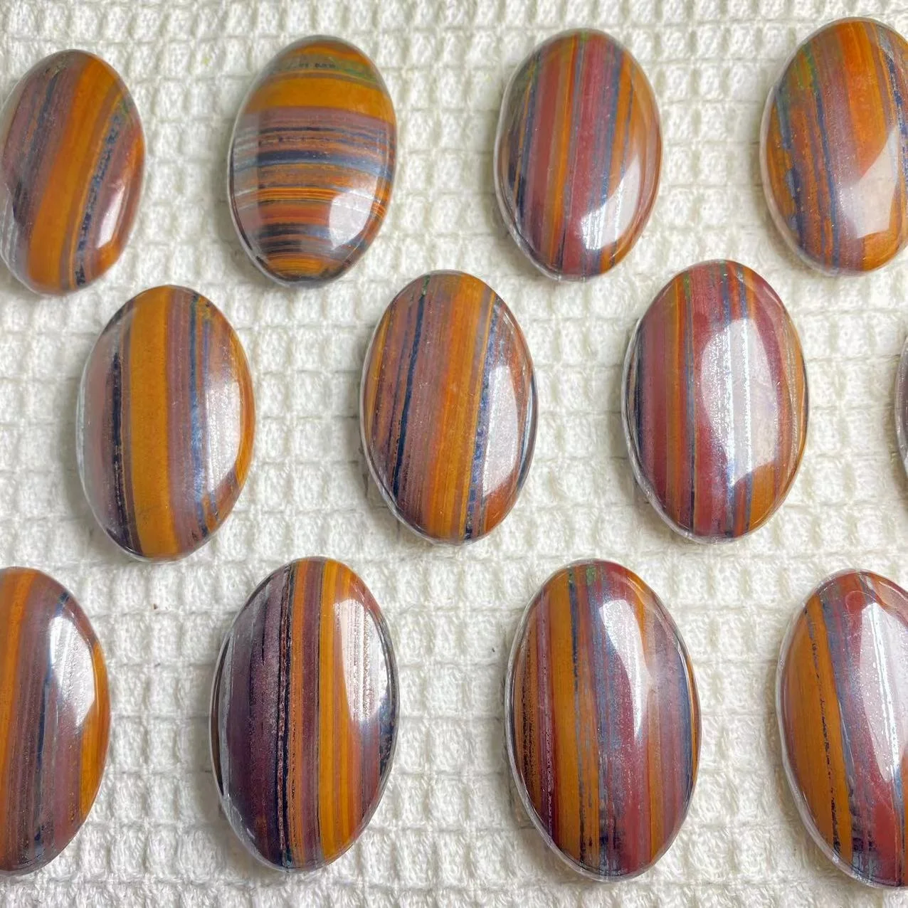 Natural Iron Ore Tiger Eye Symbiosis Palm Stone, Worry Stone, Meditation Home Decoration, Natural Mineral Collection Display,