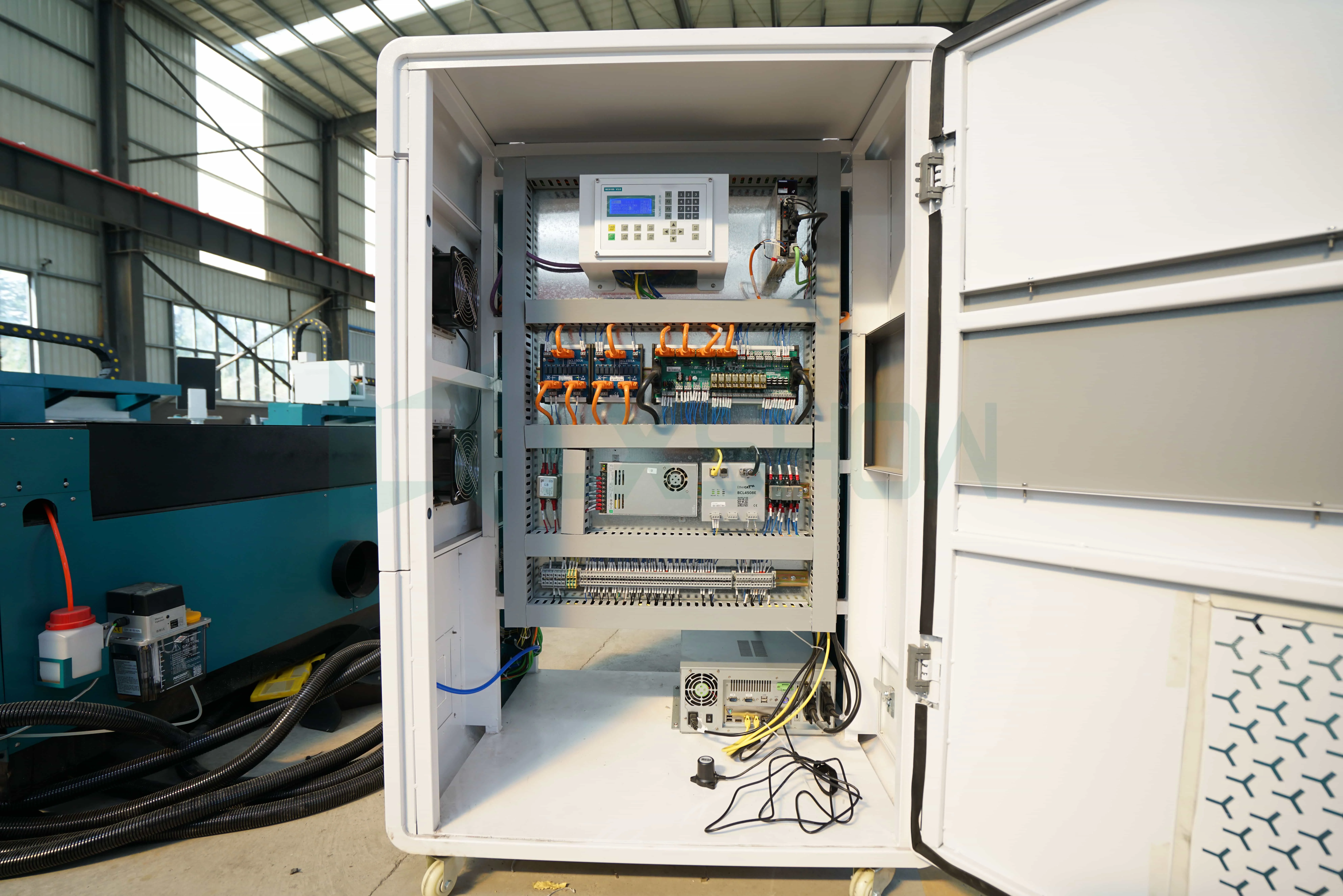 2Kw Sheet Metal And Iron Tube Pipe  Laser Cutting Machine Metal Pipe And Sheet Fiber Laser Cutting MachinE