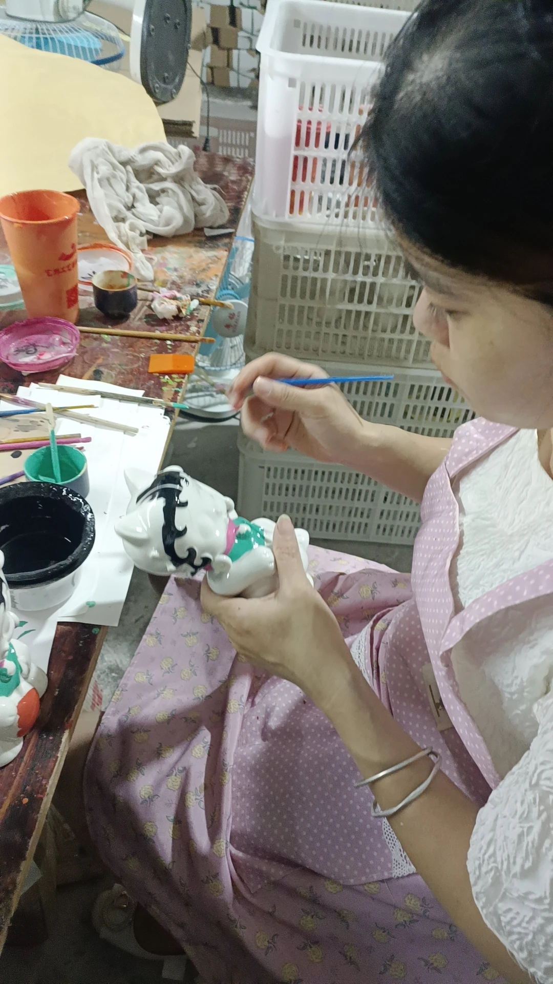 DQ007 High Quality Hand Drawing Full Color Ceramic Handicraft Decoration Customized New Design Ceramic handiwork