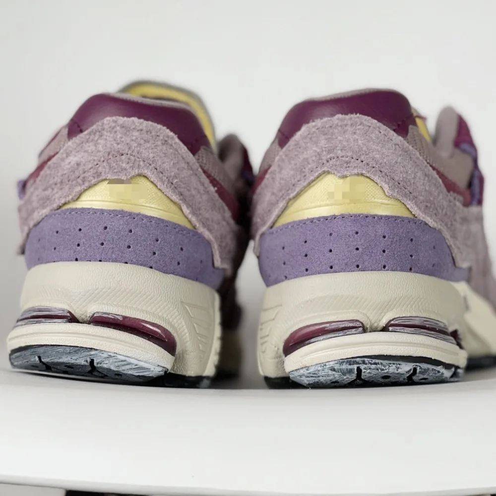 Top Quality Brand Box 2002R Women Sneakers Walking Style Shoes Men Sports