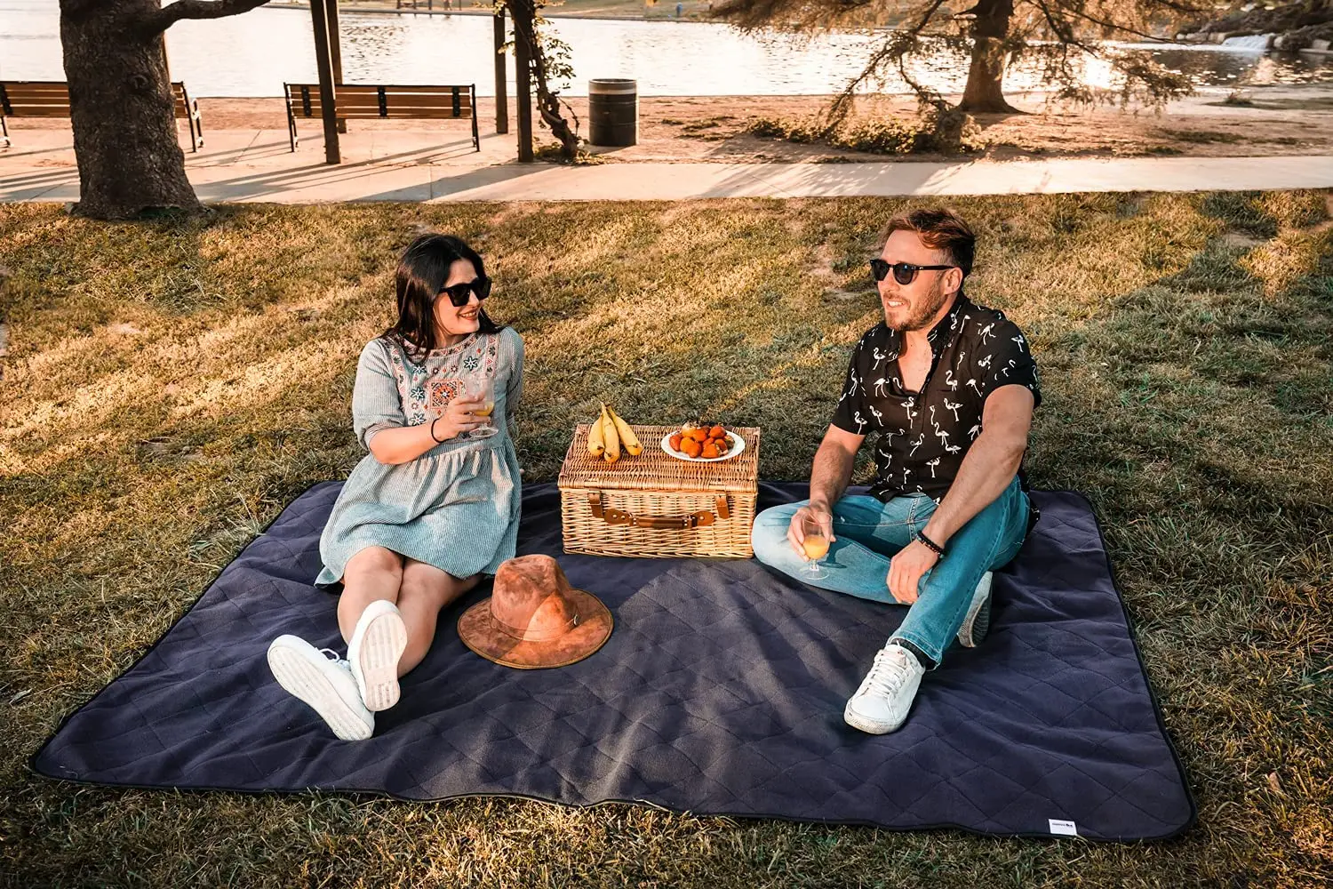 Amazon hot sale Outdoor Waterproof Blanket Large Fleece Stadium & Camping Blankets for Cold Weather